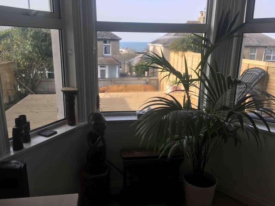 Sea Views With Large Deck One Bedroom Very Close To Beach And Town 新码头 外观 照片